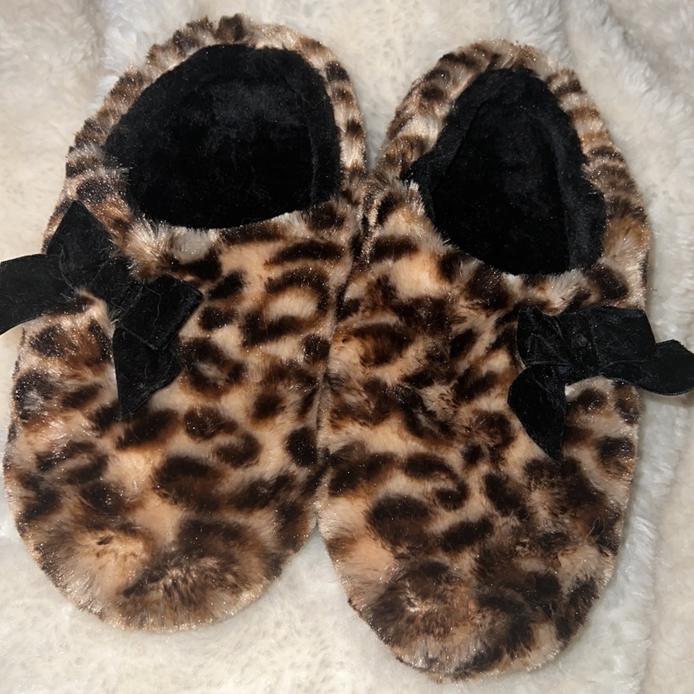NWOT leopard slippers